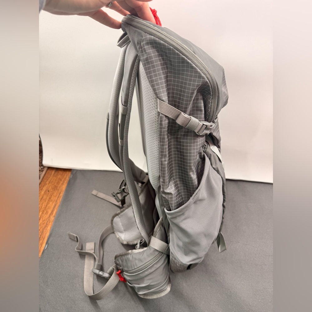 EUC REI Co-Op Trail Hydro 30 Backpack - Picture 6 of 10
